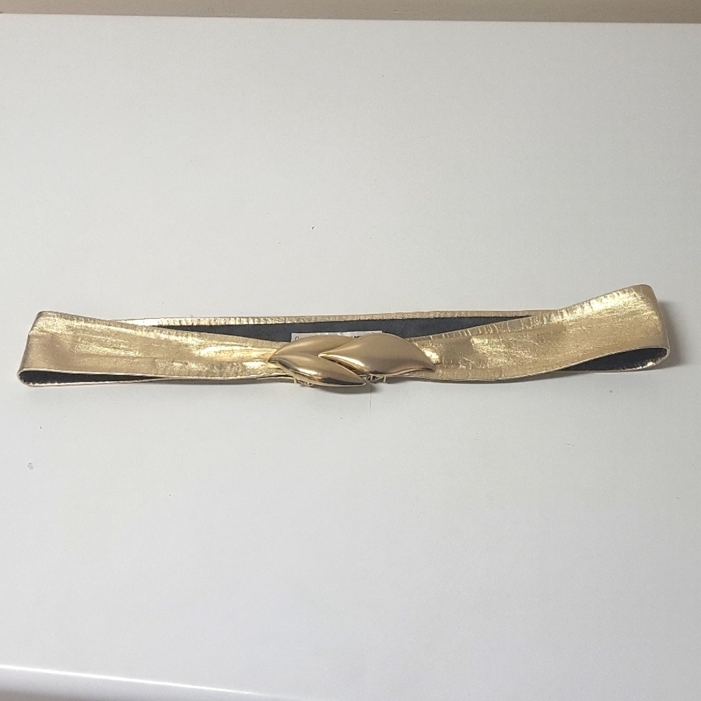 ✨️Host pick✨️x2 Vintage 80s Emmanuel Gold Metallic Leather Belt in size Small